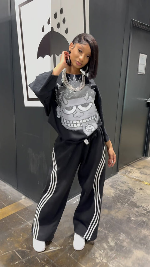 MONSTER GREY BLACK CROPPED CREWNECK